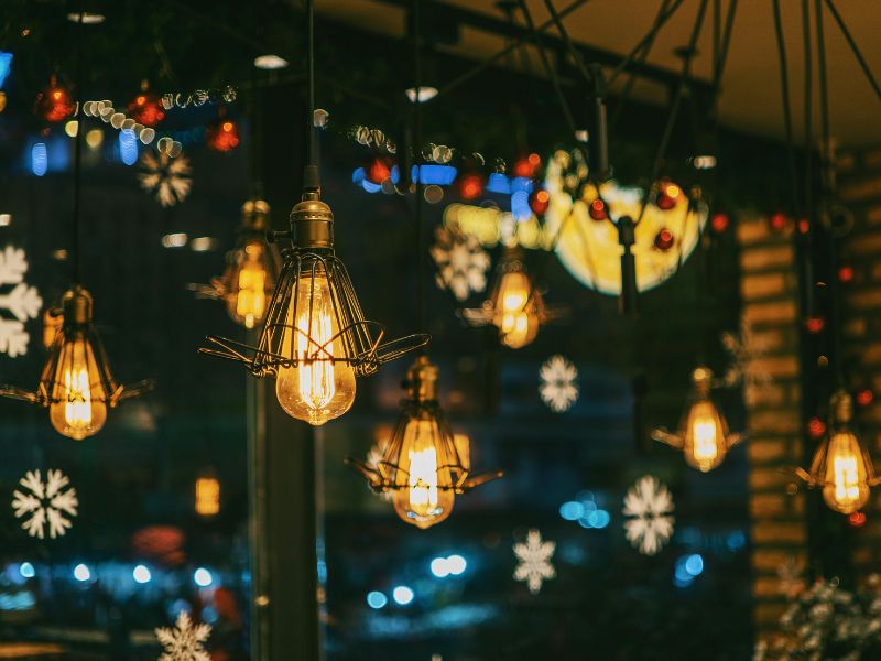 Woonkamer verlichting tips: zo maak je het overdag licht en ’s avonds gezellig